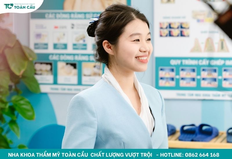 Trải nghiệm trồng răng implant không đau tại Gò Vấp – Hành trình khách hàng thực tế 6 Trao đổi thông tin sơ bộ với nhân viên tư vấn