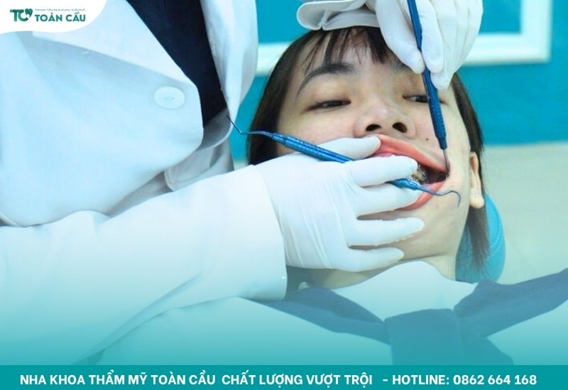 Niềng răng có bị hóp má không? Cách khắc phục hiệu quả 6 Việc nhổ răng khi niềng răng có bị hóp má không?