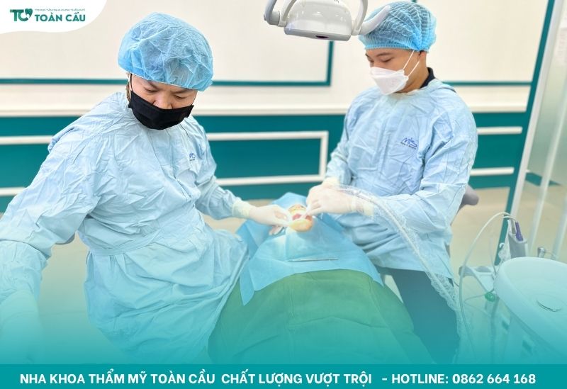 Trồng răng implant toàn hàm All-on-6 ở địa chỉ nào uy tín? 7 Đội ngũ bác sĩ tại nha khoa đó đã có kinh nghiệm nhiều năm
