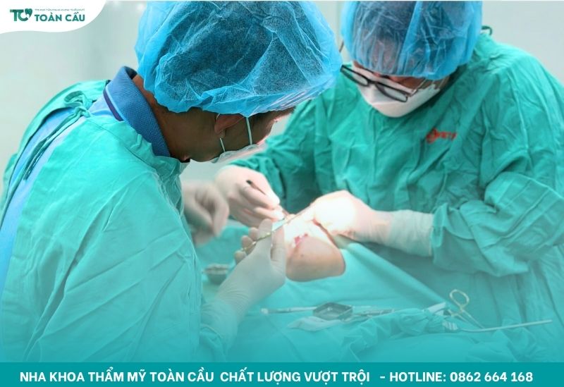 Mỗi ca cấy ghép đều được thực hiện với bác sĩ giỏi