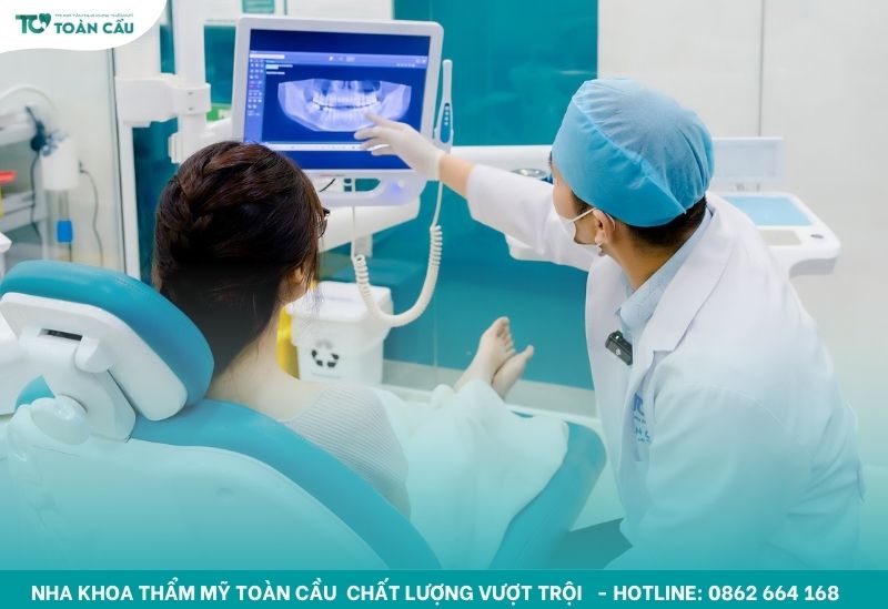 Bác sĩ sẽ theo dõi sự dịch chuyển của răng