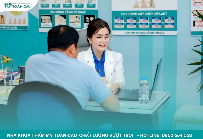 Bác sĩ chuyên sâu về implant trực tiếp tư vấn