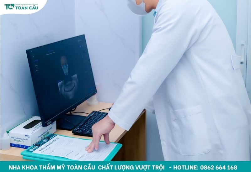 Đến nha khoa để được bác sĩ chuyên khoa kiểm tra