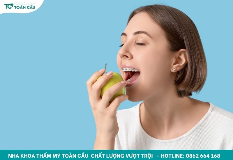 Ăn đồ quá cứng có thể làm bung mắc cài