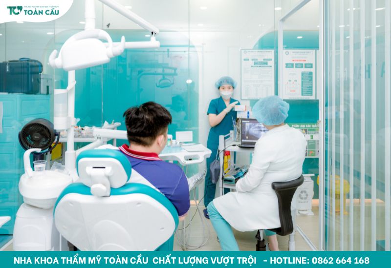 Thăm khám trực tiếp tại nha khoa