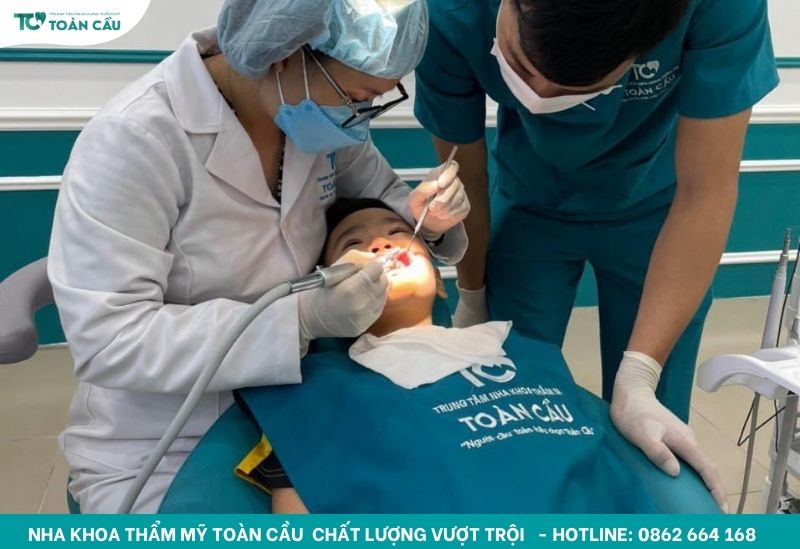 Nhổ răng sữa cho bé ở đâu nhẹ nhàng và an toàn? 2 Nhổ răng sữa cho bé
