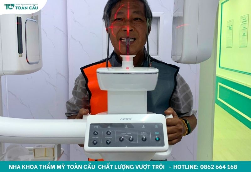 Trồng răng implant cho người cao tuổi có được hay không? 3 Chụp phim trước khi trồng răng