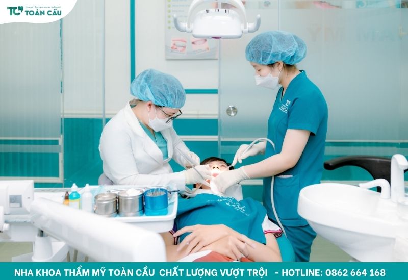 Trồng răng sứ giá bao nhiêu để vừa đẹp vừa bền lâu? 4 Trồng răng sứ tại Nha khoa Thẩm mỹ Toàn cầu