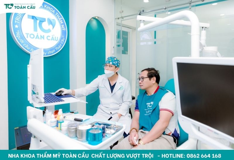 Dấu hiệu Implant bị đào thải mà bạn không nên chủ quan 5 Thăm khám tại Nha khoa