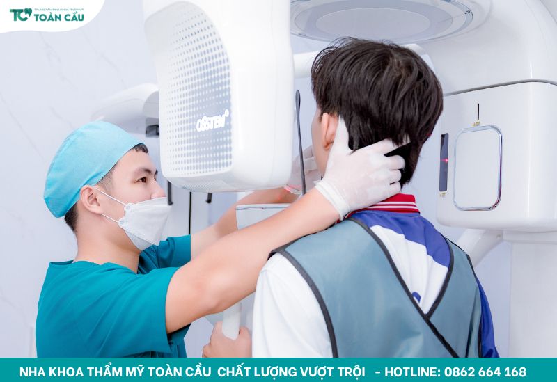 Dấu hiệu răng bị hư tuỷ và phương pháp điều trị an toàn 7 Thăm khám và chụp phim X-quang