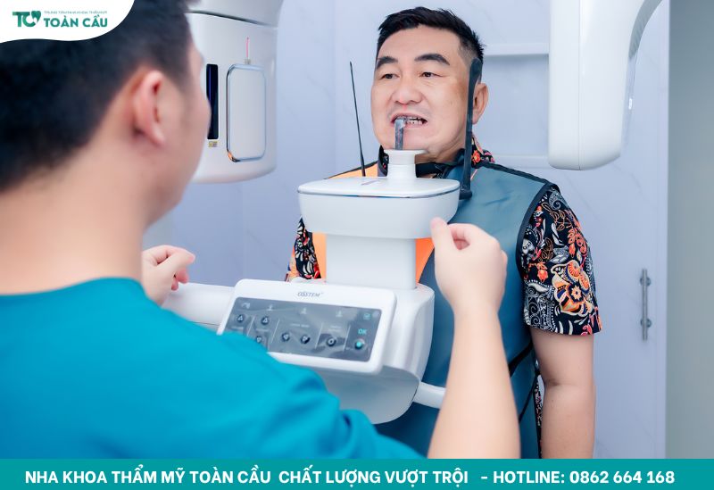 Thăm khám và chụp phim X-quang