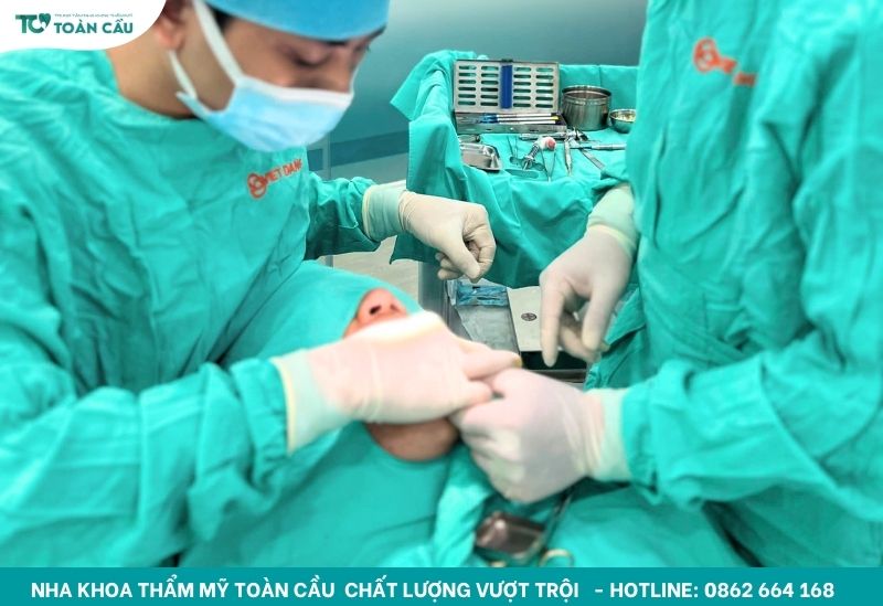 Làm răng Implant trong bao lâu thì hoàn tất? 4 Đội ngũ bác sĩ giàu kinh nghiệm