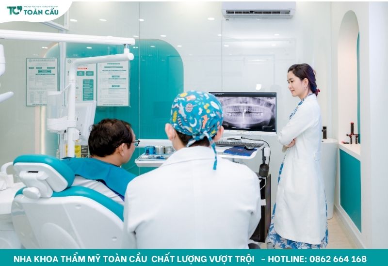 Làm răng sứ bị sai khớp cắn có sửa được không? 4 Thăm khám tại nha khoa