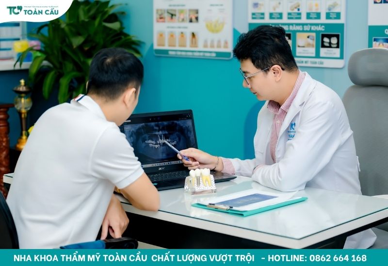 Răng lung lay có giữ được không? Khi nào cần phải nhổ bỏ? 3 Thăm khám để xem răng lung lay có giữ được không