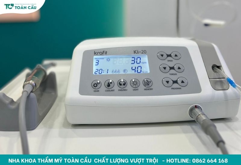 Lý do trụ implant bị đào thải và cách xử lý hiệu quả 5 Máy cắm implant hiện đại