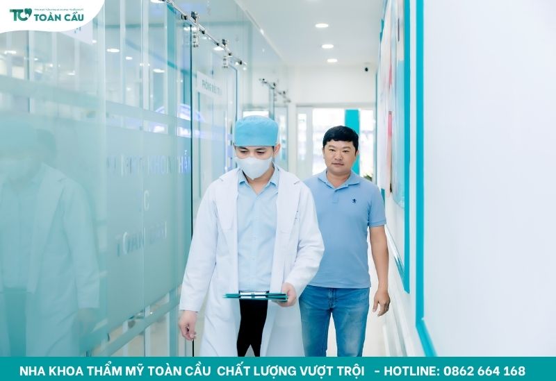Giải đáp tụt lợi có tự khỏi không và cách điều trị hiệu quả 3 Thăm khám nha khoa để điều trị kịp thời