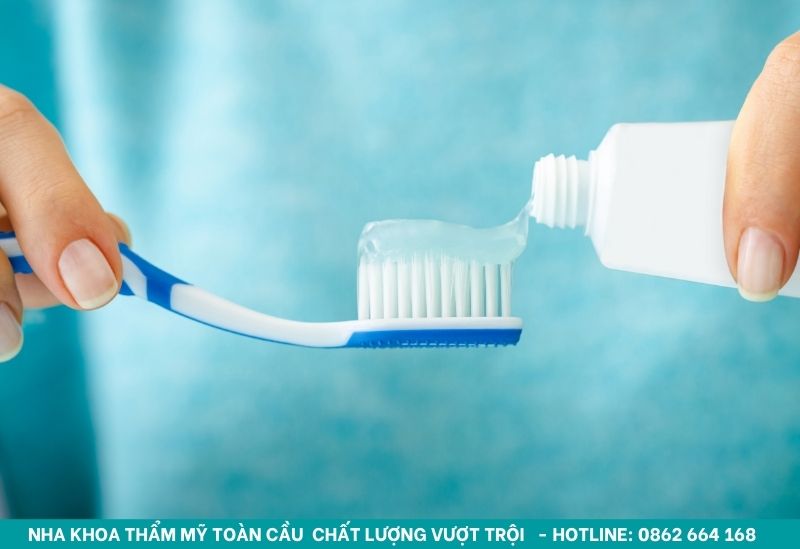 Đánh răng bằng bàn chải lông mềm