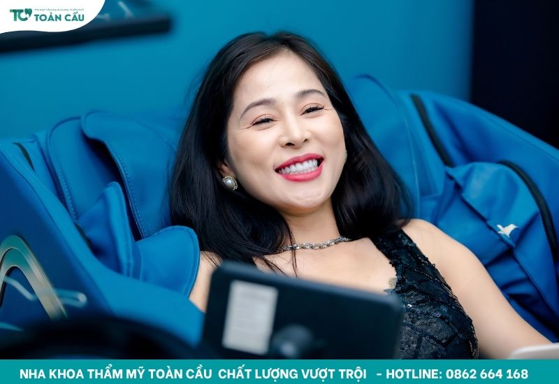 Khách hàng bọc răng sứ Lava