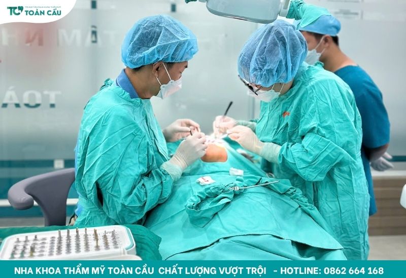 Cấy ghép implant