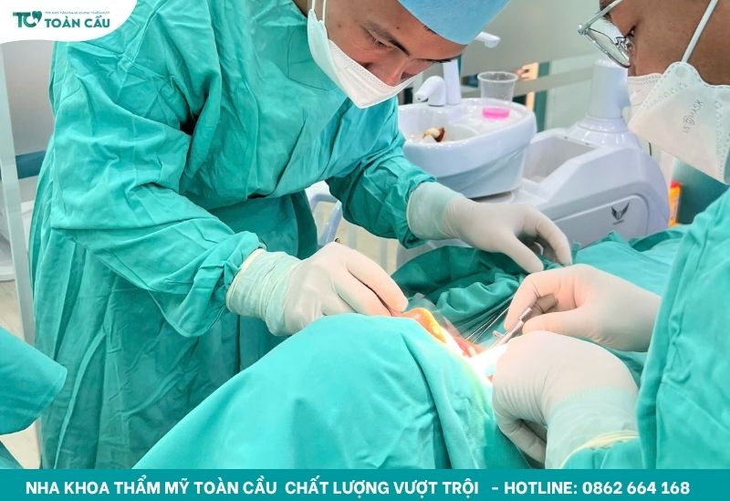 Gây tê trước khi cắm implant