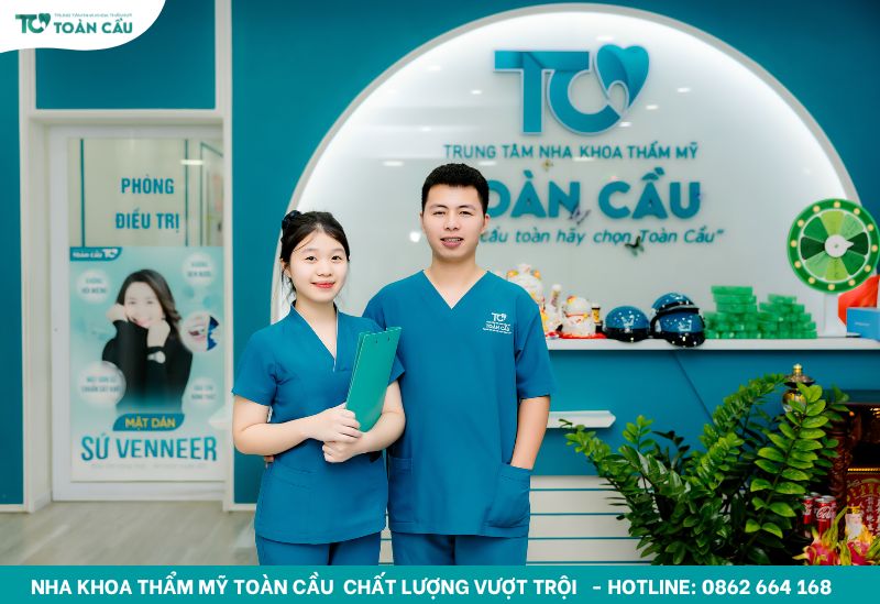 Tại sao lại chảy máu chân răng? Kéo dài có nguy hiểm không? 6 Nha khoa Toàn Cầu thăm khám