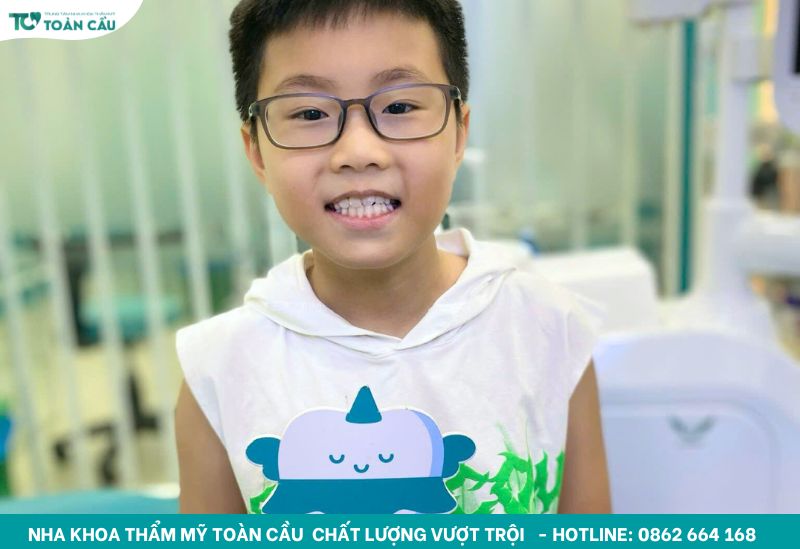 Khách hàng nhí niềng răng tại Toàn Cầu