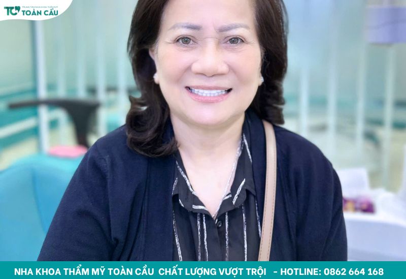 Khách hàng làm răng sứ tại Nha khoa Thẩm mỹ Toàn Cầu