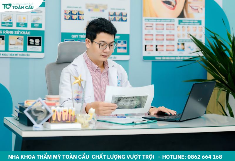 Bác sĩ thăm khám chuyên nghiệp