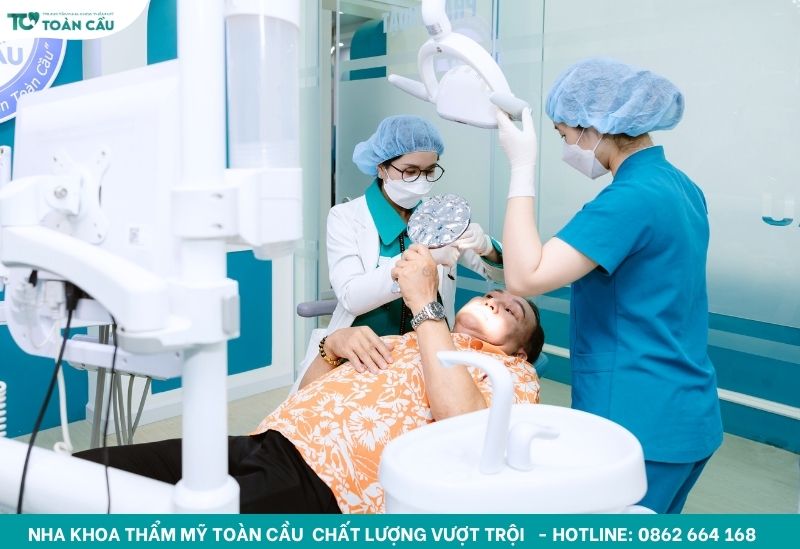 Răng không đều có làm răng sứ được không?